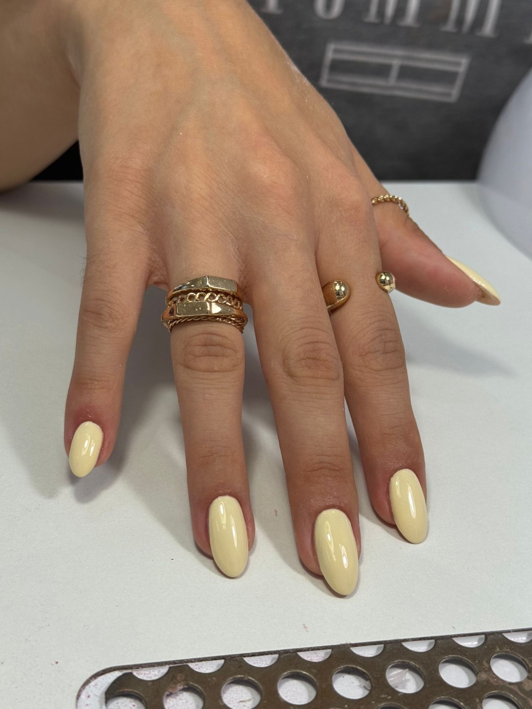GM Beauty studio #beograd Izlivanje noktiju Korekcija izlivanja noktiju tuđi rad - M dužina