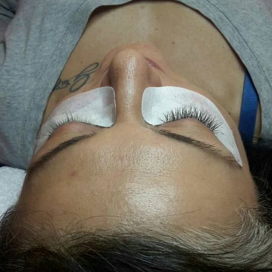 Right Beauty #beograd Nadogradnja trepavica Nadogradnja svilenih trepavica – metoda 1 na 1