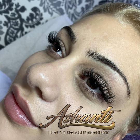 Ashanti Beauty Salon & Academy #beograd Nadogradnja trepavica Nadogradnja svilenih trepavica - metod