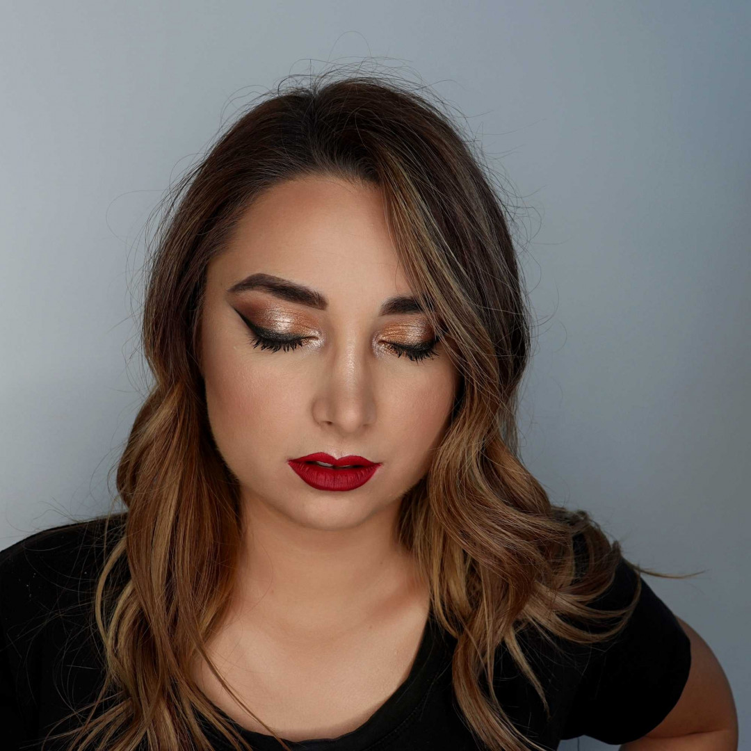 Profesionalno šminkanje + peglanje / lokne (podrazumeva dolazak sa čistom kosom) - M Studio 0303, Novi Sad Make-up / šminkanje Lice Make-up / šminkanje, Novi Sad, Sajmište, Detelinara, Banatić