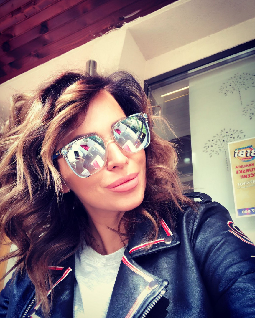Bibi beauty centar #beograd Pramenovi Pramenovi na foliju u 1 / 2 boje / blanšem + preliv - kosa srednje dužine