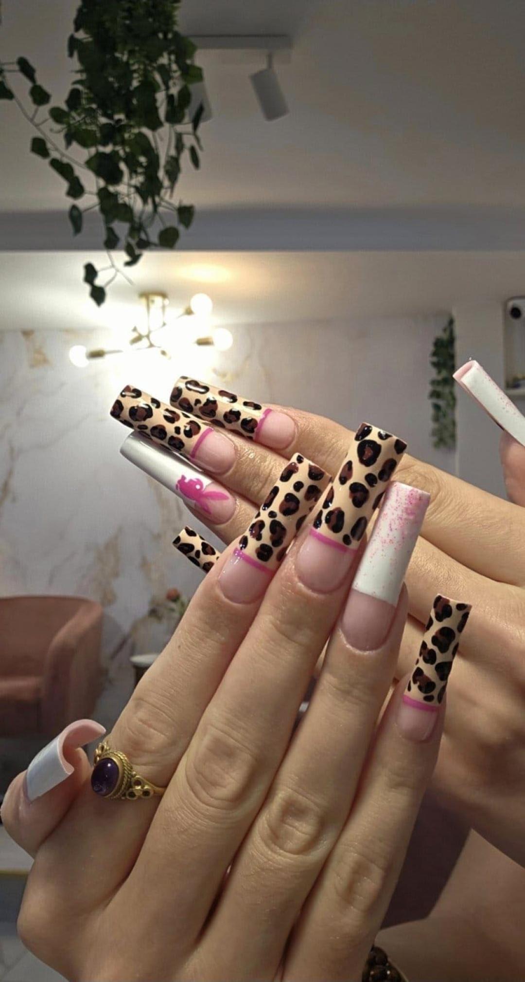 NAIL DESIGN - složen (svi nokti) - dodatak uz uslugu - Esthetique Privé, Beograd Ukrašavanje noktiju Nokti Ukrašavanje noktiju, Beograd, Centar, Stari grad, Dorćol
