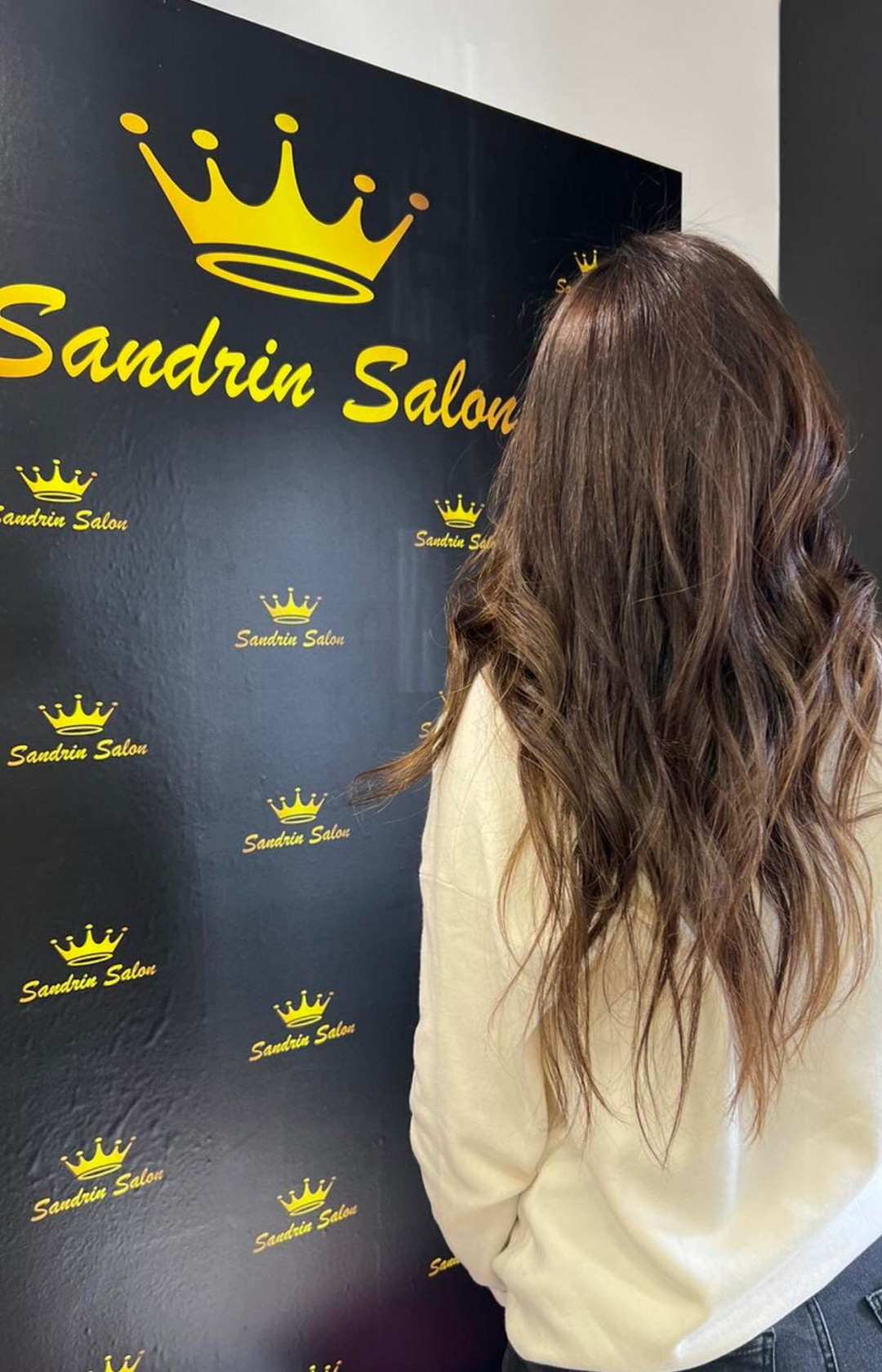 Sandrin Salon #beograd Feniranje i stilizovanje Feniranje nadogradnje na ravno - kosa srednje dužine