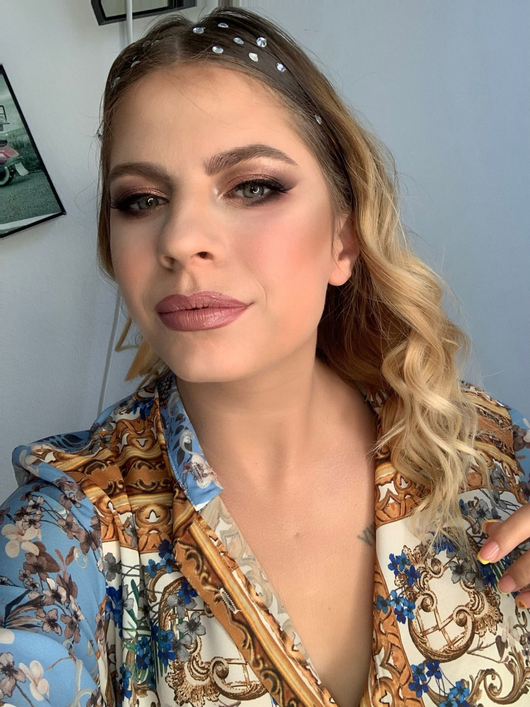Profesionalno šminkanje + svečana frizura (podrazumeva dolazak sa čistom kosom) - M Studio 0303, Novi Sad Make-up / šminkanje Lice Make-up / šminkanje, Novi Sad, Sajmište, Detelinara, Banatić