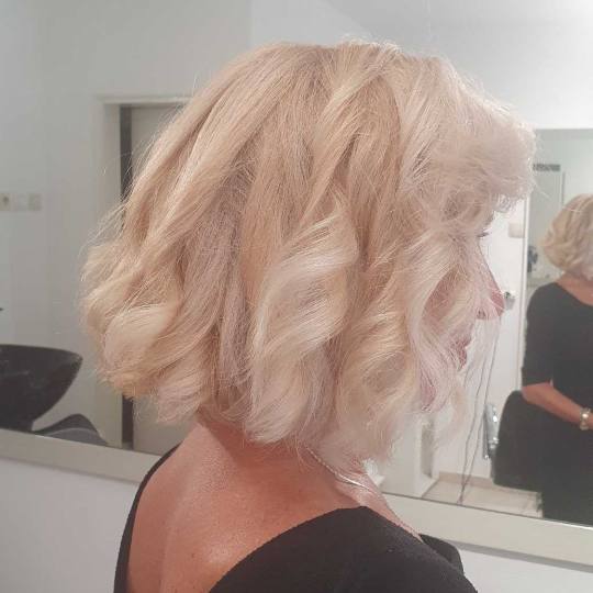 Mara #beograd Radjeno bojenje kose, nega olaplex+talasi u kosi