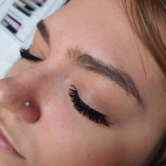 Right Beauty #beograd Nadogradnja trepavica Nadogradnja trepavica - ruski volumen 5D - 8D