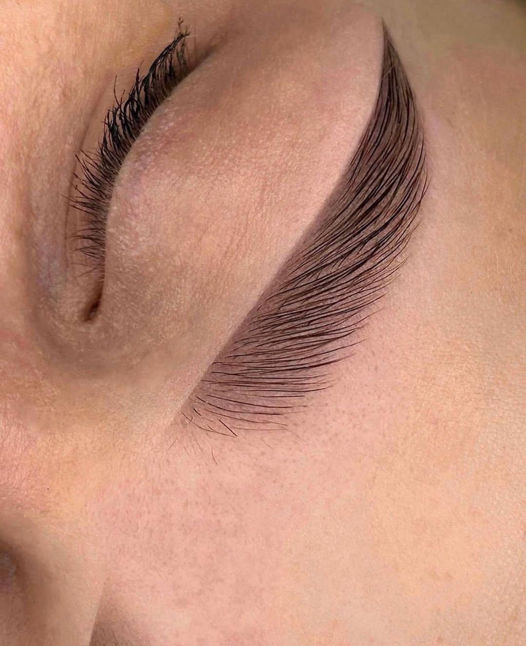 Korekcija obrva voskom / pincetom + Laminiranje obrva - AmiSo Beauty Studio, Novi Sad Obrve Lice Obrve, Novi Sad, Centar - Stari grad