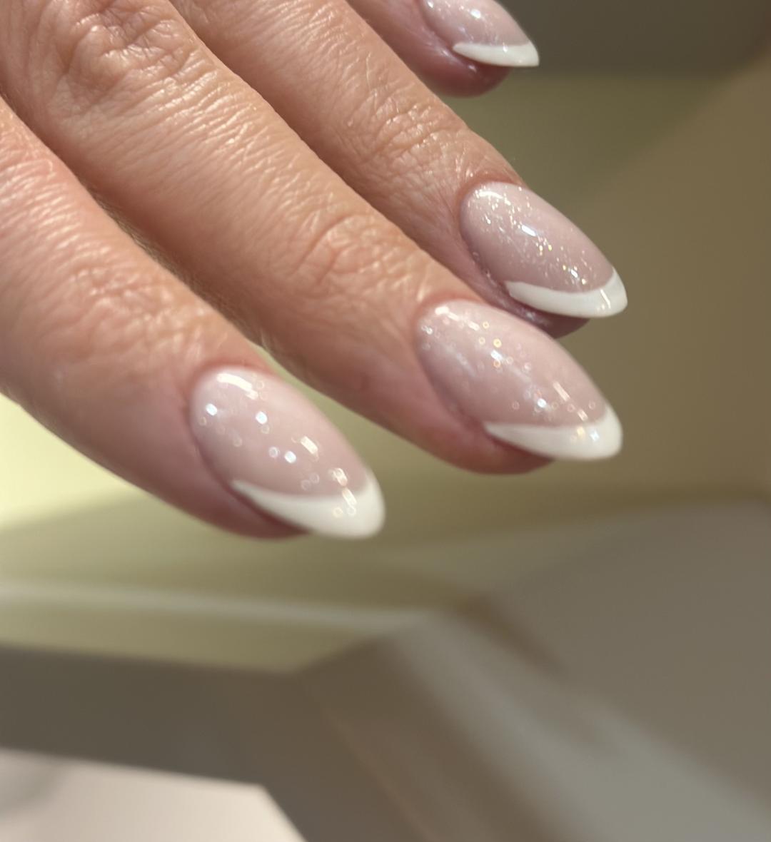 Vanilla rain beauty - Banovo brdo #beograd Korekcija noktiju Korekcija izlivanja noktiju gelom / ojačavanje gelom - M dužina