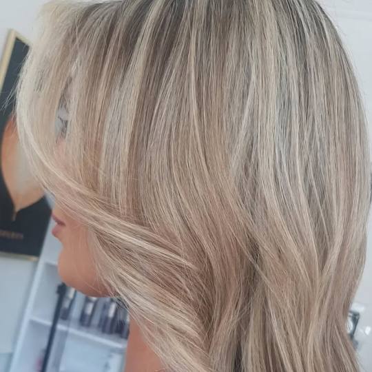 Esthetique Privé #beograd Pramenovi GOLDWELL Pramenovi + preliv + feniranje - kosa srednje dužine