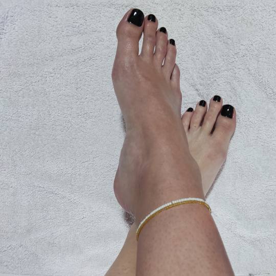 Četiri Gold - Zemun polje #beograd Estetski pedikir Pedikir + potapanje + gel lak (Na čistu nokatn