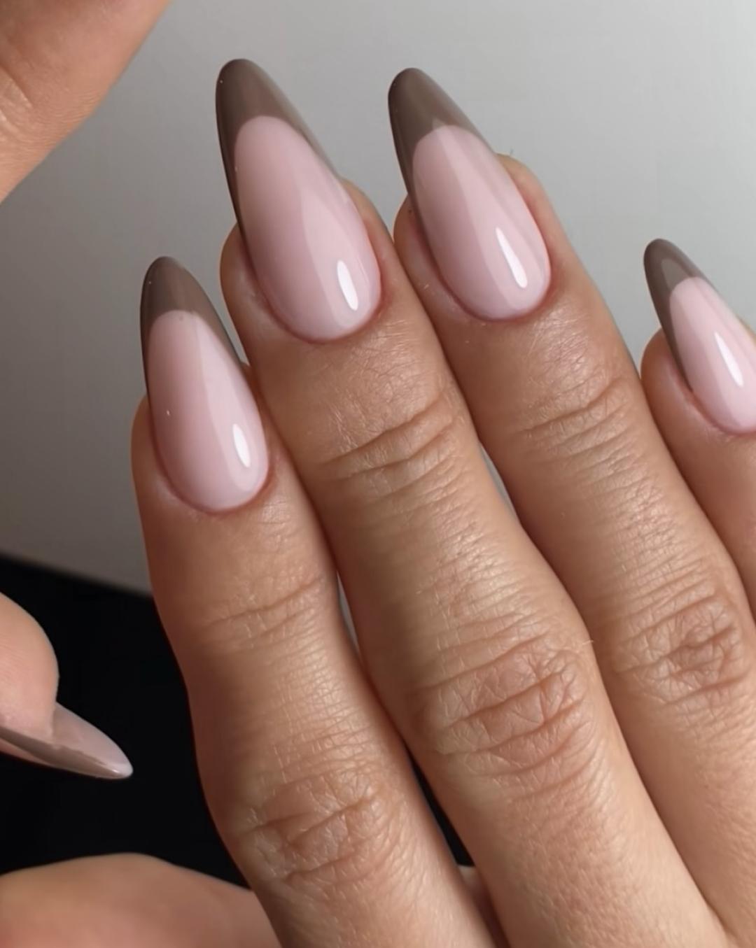 Izlivanje noktiju gelom - M dužina - Beauty Lounge - Belville, Beograd Izlivanje noktiju Nokti Izlivanje noktiju, Beograd, Novi Beograd blokovi, Belville, Savski kej