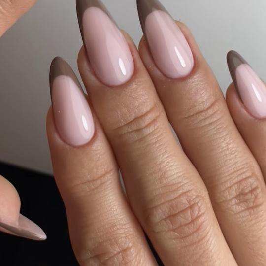 Beauty Lounge - Belville #beograd Izlivanje noktiju Izlivanje noktiju gelom - M dužina French dodat