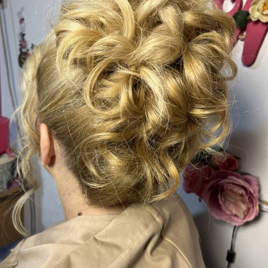 Golden beauty by Mimi #nis Svečane i frizure za svadbu Svečana frizura - punđa