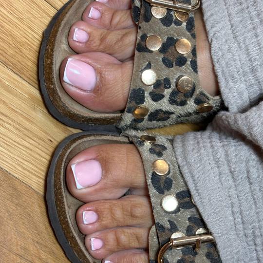 Aj Beauty Centar #pancevo Estetski pedikir Ruski pedikir + gel lak Ruski aparaturni pedikir + frenč