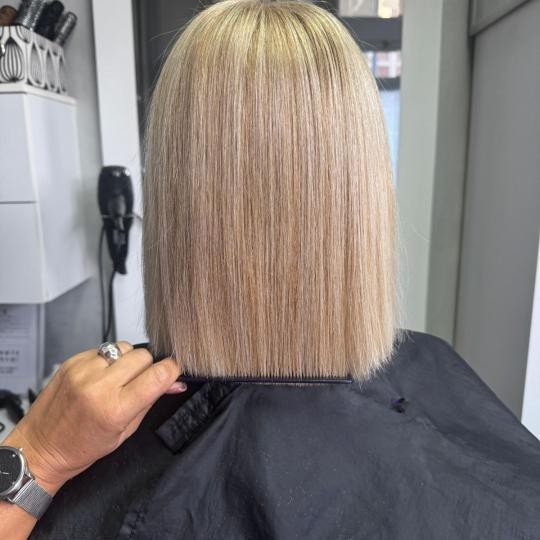 Astradas 2 #beograd Šišanje Žensko šišanje - kosa srednje dužine Šišanje