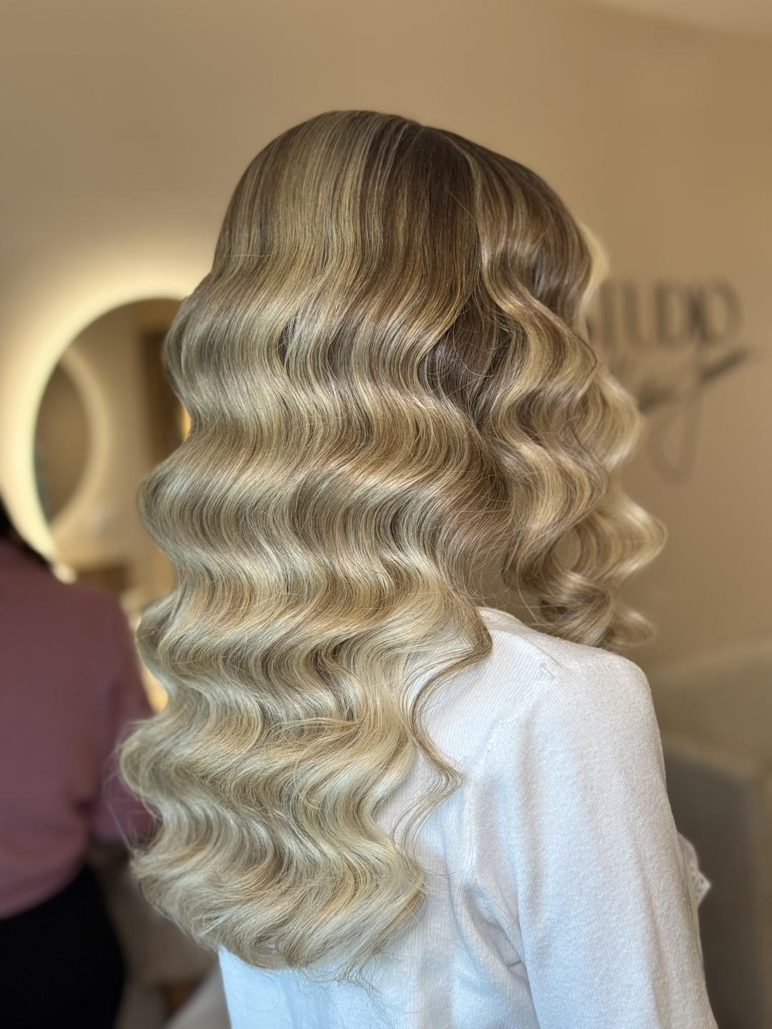 Holivudski talasi - sve dužine kose - Studio Kristina Jovanović, Beograd Uvijanje, lokne i talasi Frizerski saloni Uvijanje, lokne i talasi, Beograd, Zvezdara