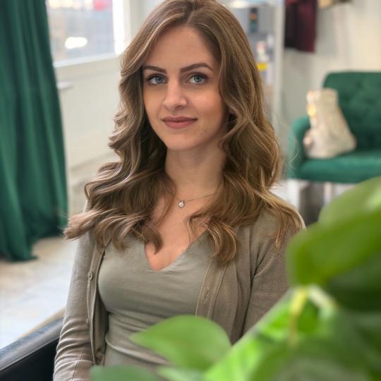 Atelje Glossy Hair #beograd Feniranje i stilizovanje Feniranje na ravno / lokne - duga kosa