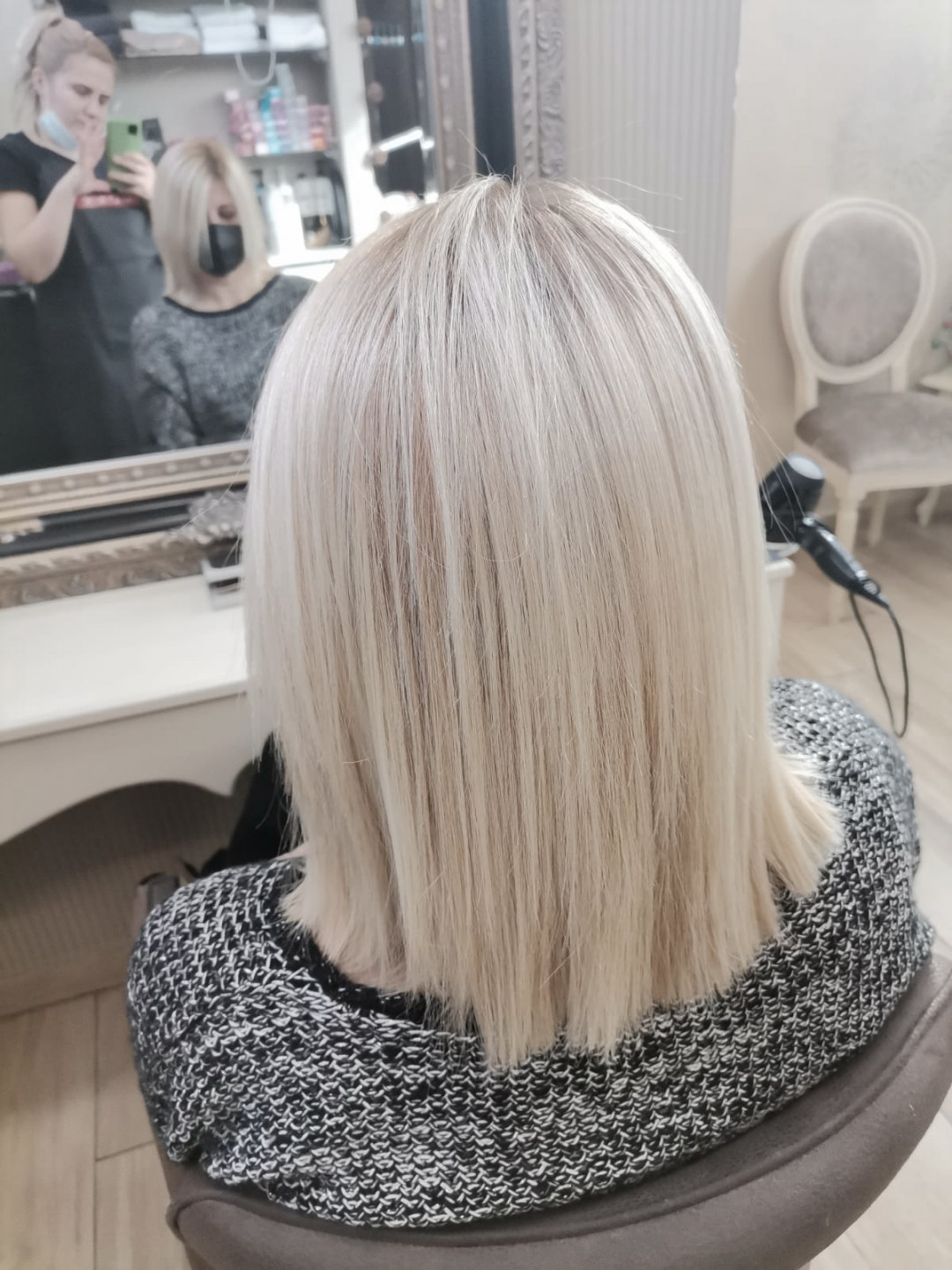 Bibi beauty centar #beograd Farbanje kose Farbanje cele dužine - kosa srednje dužine