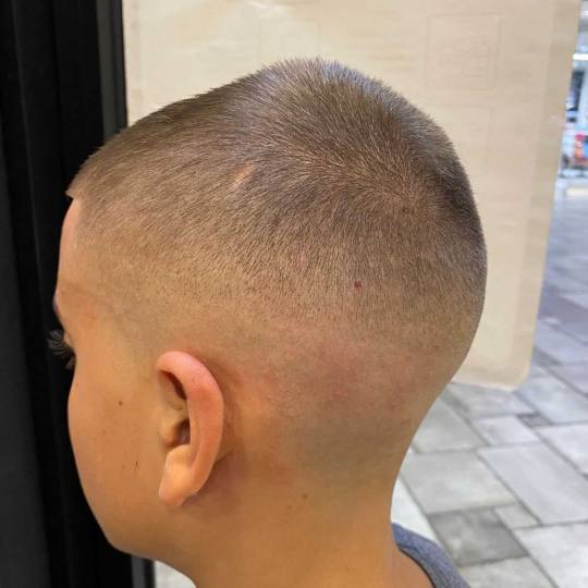 Alfaparf Studio Ada Mall #beograd Muško šišanje Muško šišanje mašinicom + makazama