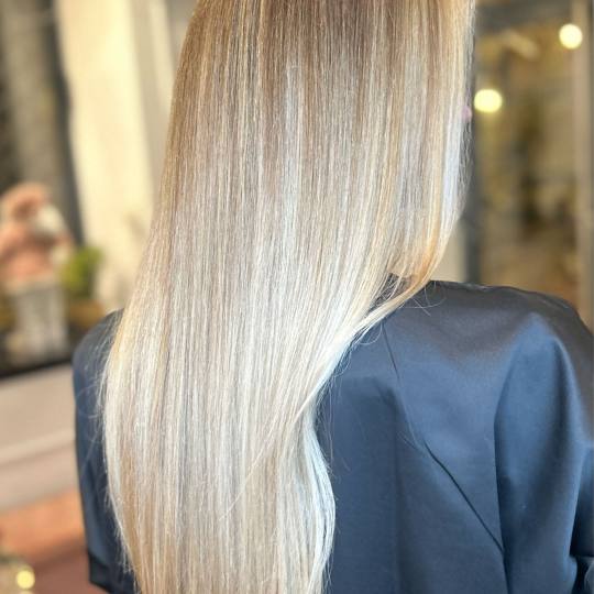 Esthetique Privé #beograd Pramenovi Pramenovi na foliju +Preliv + Feniranje +Šišanje +Black Cavia