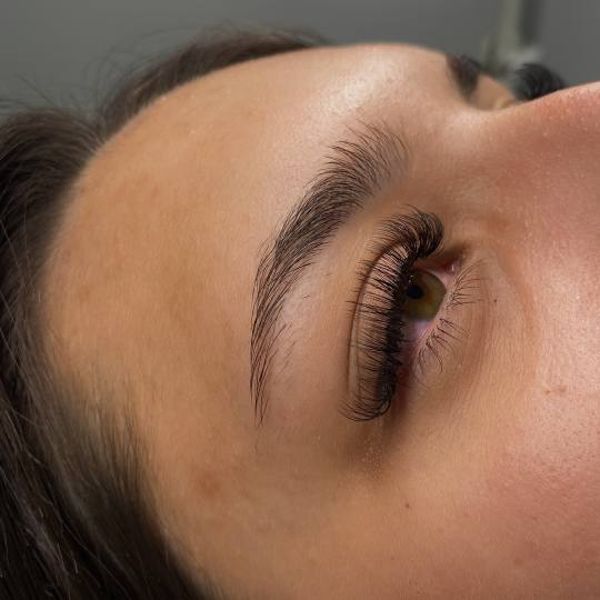Miss Lash - Nehruova #beograd Nadogradnja trepavica Nadogradnja svilenih trepavica - volumen tehnika
