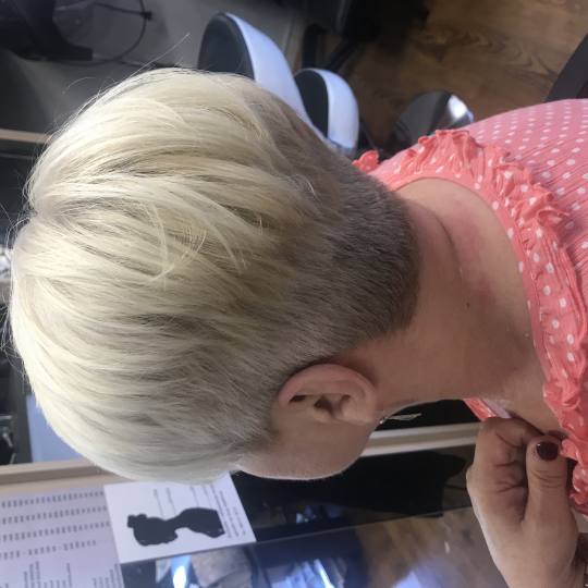 Friends beauty studio #beograd Žensko šišanje