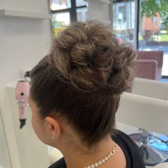 Grkinja Beauty Studio #krusevac Svečane i frizure za svadbu Frizura za mladu