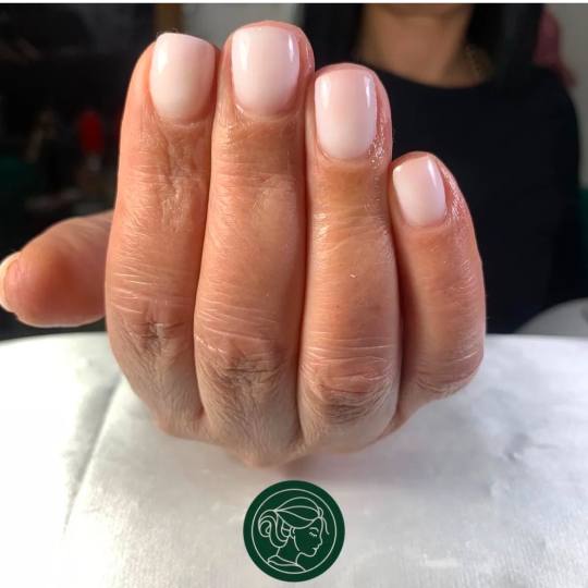 2hot beauty centar #novisad Gel lak Gel lak - ruke