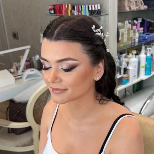 Bibi beauty centar #beograd Make-up / šminkanje Profesionalno šminkanje + veštačke trepavice + s