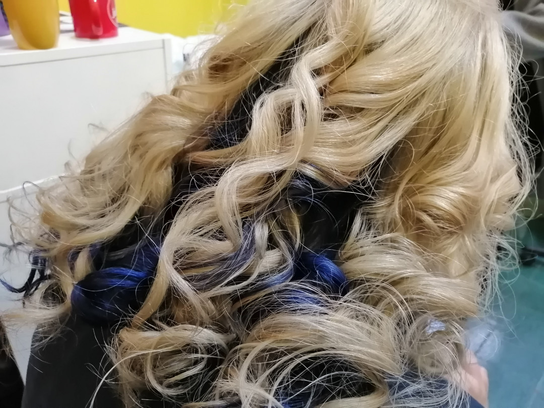 Candy S #novisad Farbanje kose Farbanje cele dužine - duga kosa + feniranje