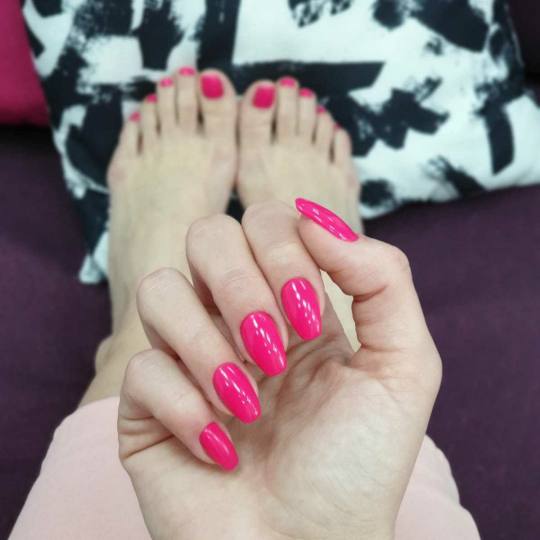Nail Studio Kućica #beograd Izlivanje noktiju Izlivanje noktiju - S dužuna manikir i pedikir sa tr