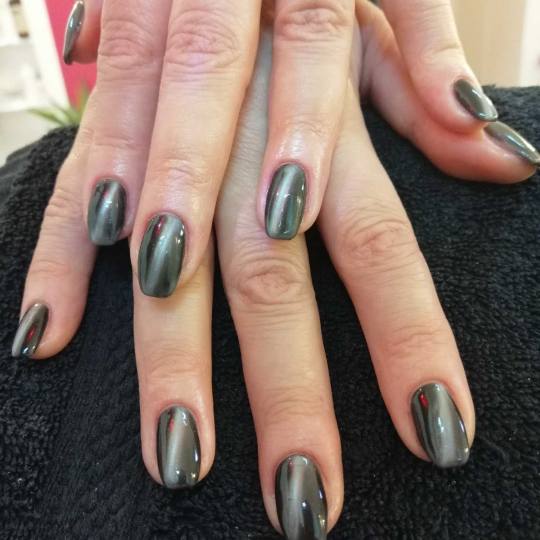 Beauty World #beograd Ojačavanje noktiju Ojačavanje prirodnih noktiju gelom "Magnetni" nok
