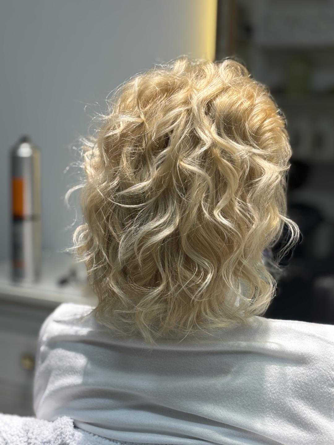 Feniranje na talase- kratka kosa - Atelier Kat, Beograd Feniranje i stilizovanje Frizerski saloni Feniranje i stilizovanje, Beograd, Mirijevo