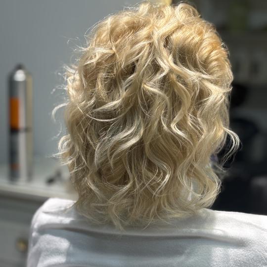 Atelier Kat #beograd Feniranje i stilizovanje Feniranje na talase- kratka kosa