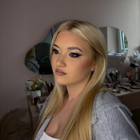 Aura Beauty #beograd Make-up / šminkanje Profesionalno šminkanje - za svečane prilike Profesional