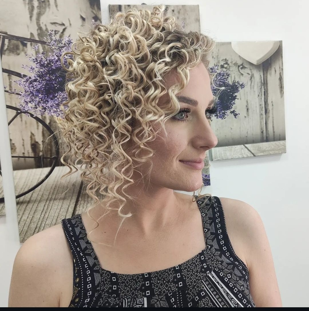 Studio Lady N #beograd Svečane i frizure za svadbu Svečana frizura - kosa srednje dužine