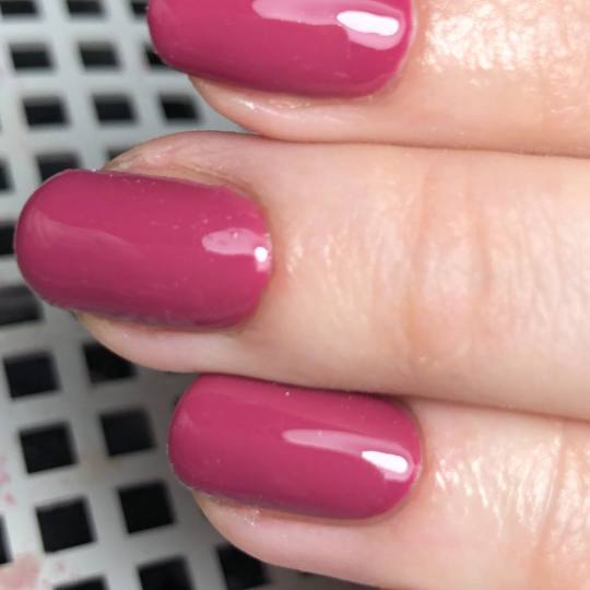 Mademoiselle Beauty #beograd Gel lak Korekcija gel laka - ruke sa aparatnim manikirom