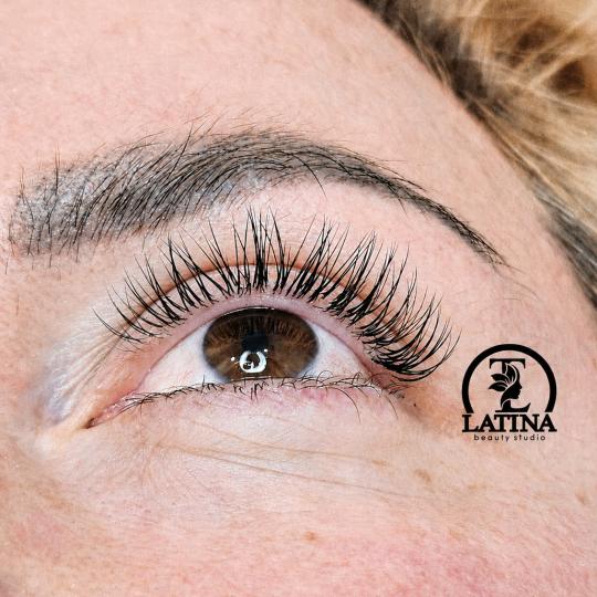 Latina beauty studio #beograd Nadogradnja trepavica Nadogradnja svilenih trepavica - 1 na 1
