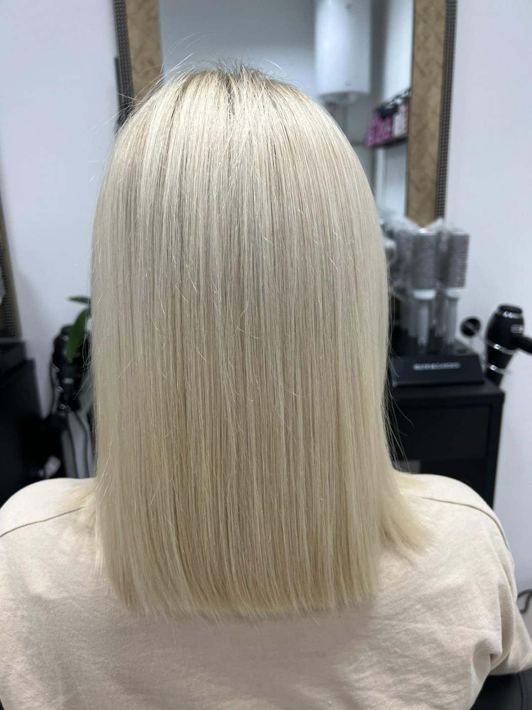 GM Beauty studio #beograd Feniranje i stilizovanje Feniranje na ravno - kosa srednje dužine