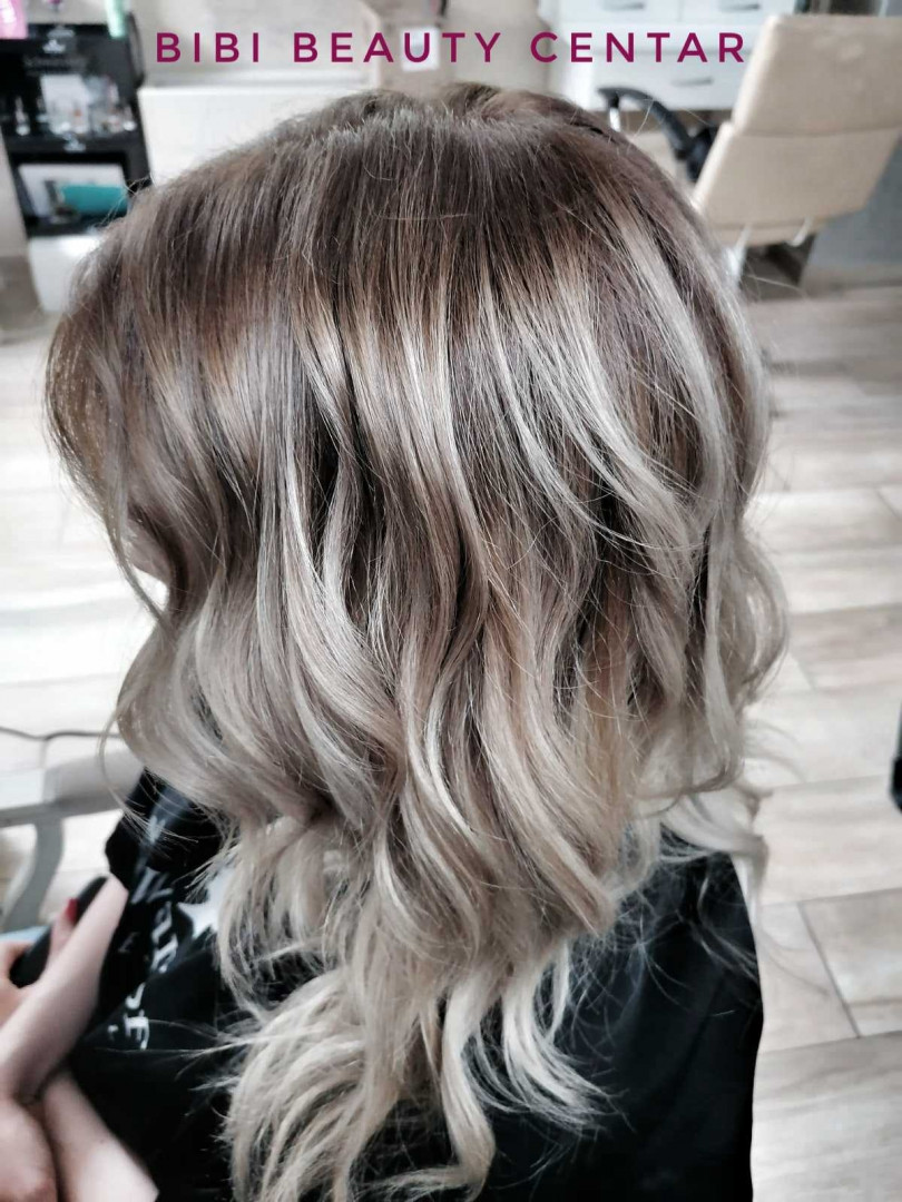 Bibi beauty centar #beograd Pramenovi Pramenovi na foliju u 1 / 2 boje / blanšem + preliv - kosa srednje dužine