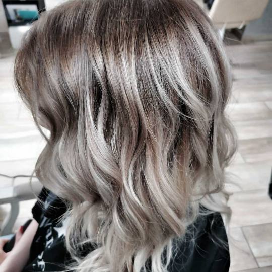 Bibi beauty centar #beograd Pramenovi Pramenovi na foliju u 1 / 2 boje / blanšem + preliv - kosa sr