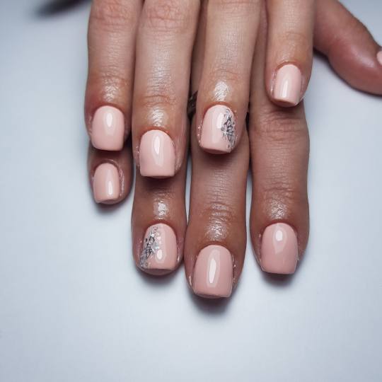 Ena beauty studio #nis Gel lak Trajni lak sa ojacanjem - ruke