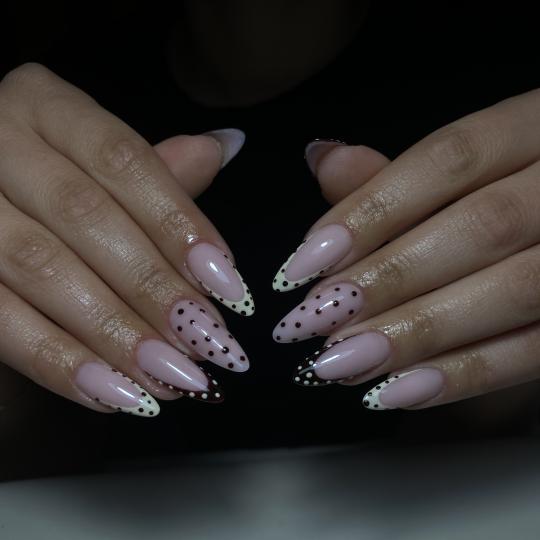 Beautopia #beograd Izlivanje noktiju Izlivanje noktiju gelom - M dužina