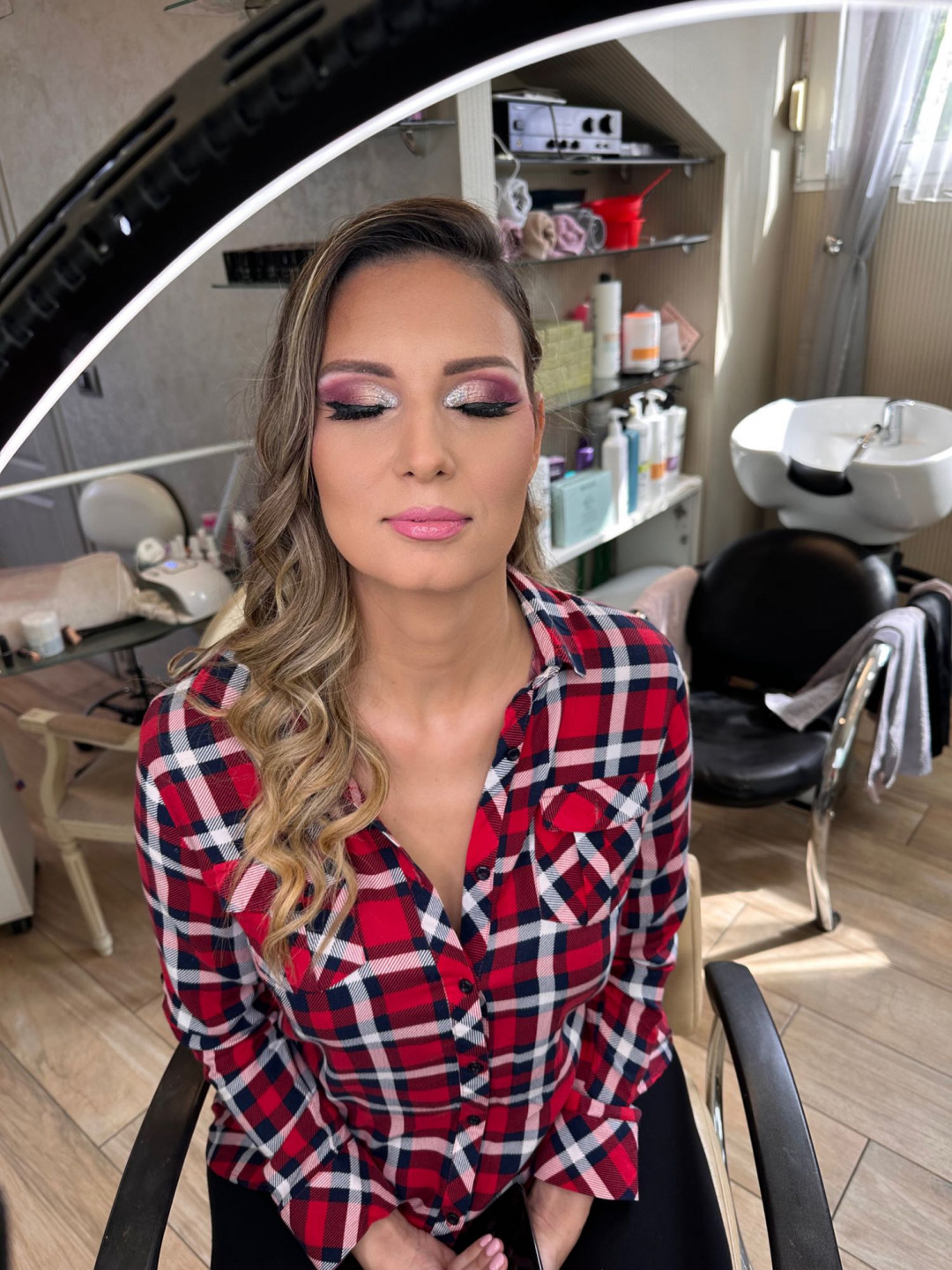 Bibi beauty centar #beograd Make-up / šminkanje Profesionalno šminkanje + veštačke trepavice + svečana frizura