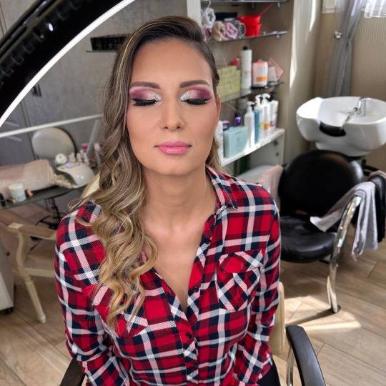 Bibi beauty centar #beograd Make-up / šminkanje Profesionalno šminkanje + veštačke trepavice + s