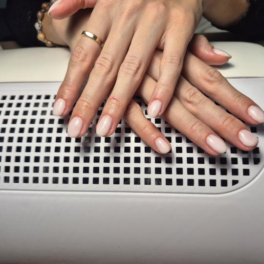 Shishi beauty studio #beograd Ojačavanje noktiju Korekcija ojačavanja noktiju gelom - S dužina