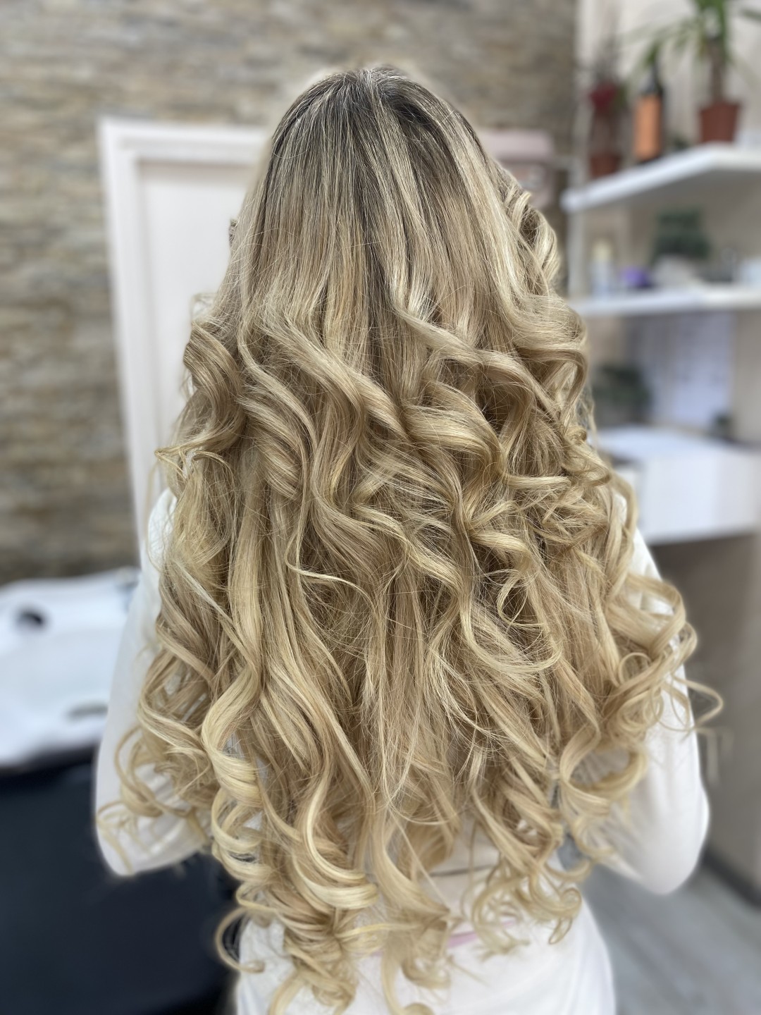 Royal Cut by Pro Cut #beograd Uvijanje, lokne i talasi Lokne na presu / figaro - sve dužine kose