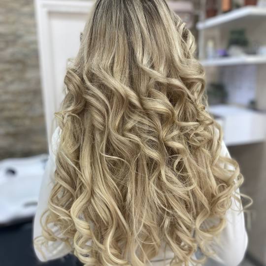 Royal Cut by Pro Cut #beograd Uvijanje, lokne i talasi Lokne na presu / figaro - sve dužine kose