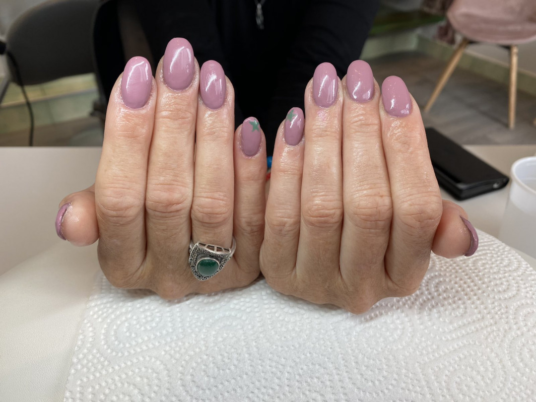 Vila Beauty Lounge #novisad Izlivanje noktiju Izlivanje noktiju gelom - dugi nokti
