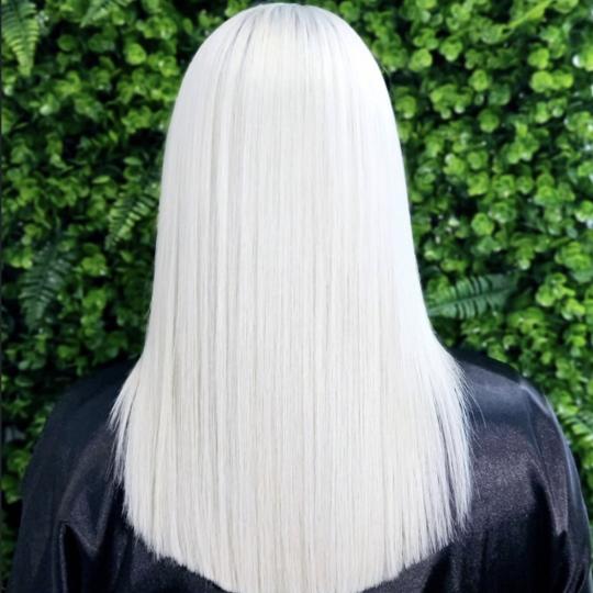 Evels Beauty #nis Feniranje i stilizovanje Feniranje na ravno - kosa srednje dužine Frizerski salon